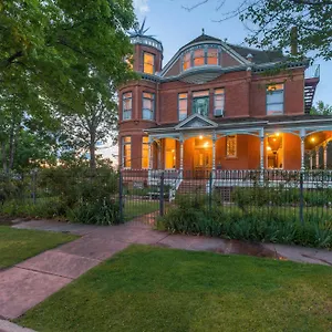 Lumber Baron Inn&gardens Bed and breakfast
